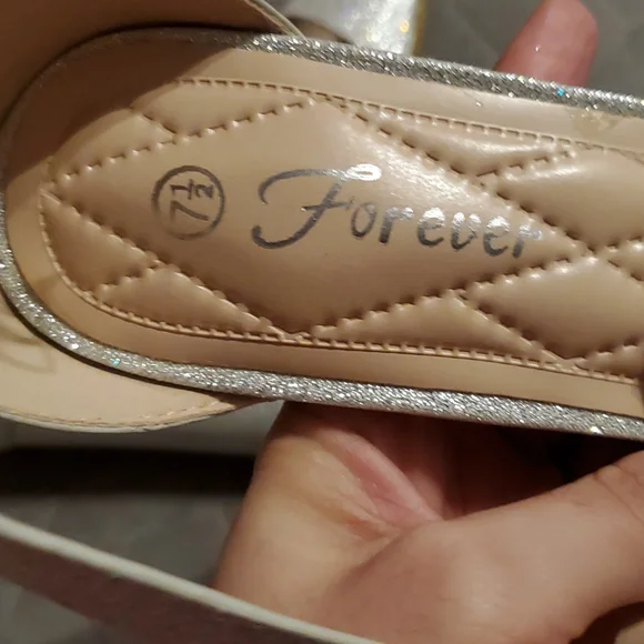 NIB Silver Strappy Heels - Picture 13 of 16